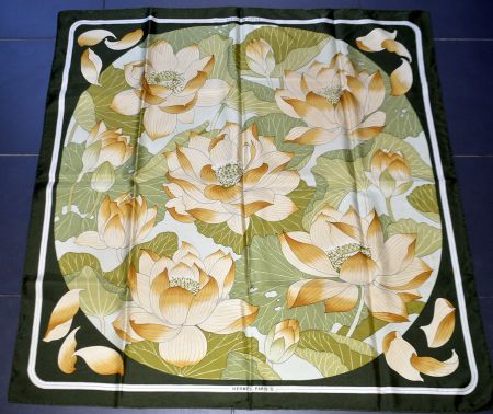 Seidenschal  Hermès Fleurs de Lotus foulard en soie