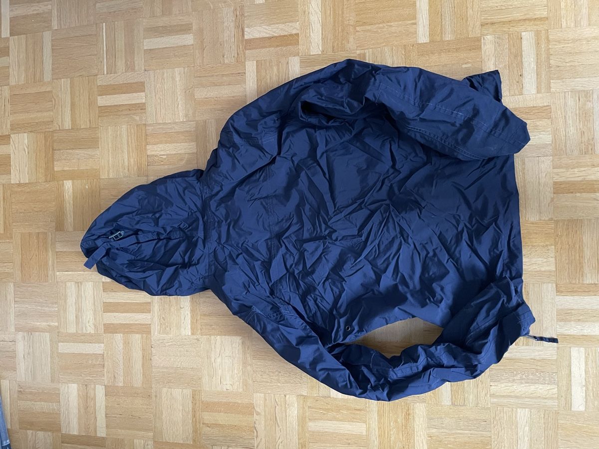 Giacche: Napapijri Jacke dunkelblau – Usato da Basel venduto da Magimagsen 1