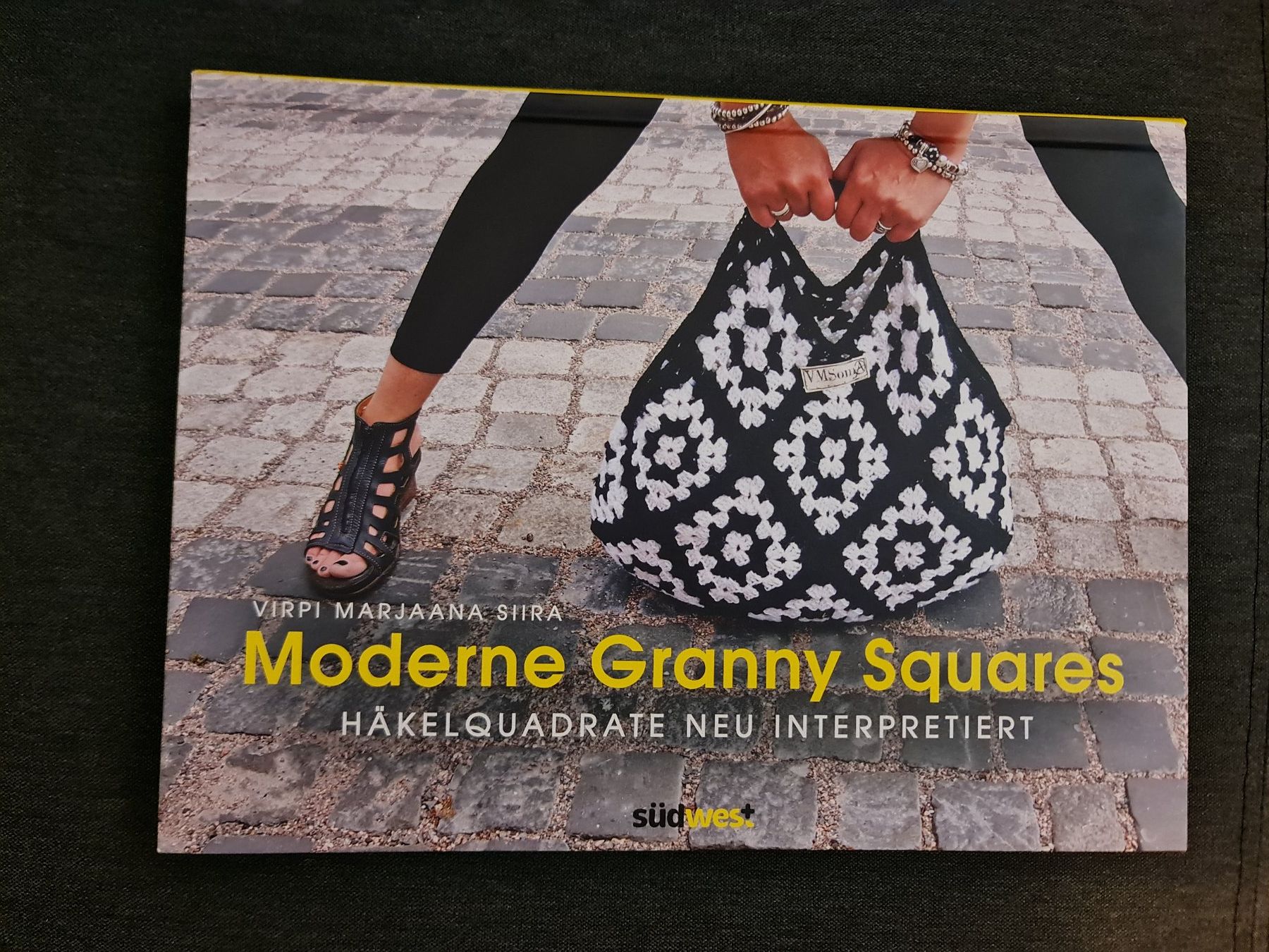 Bücher: Moderne Granny Squares - Hardcover Buch – Neu (gemäss Beschreibung) aus Turbenthal von SiBra77