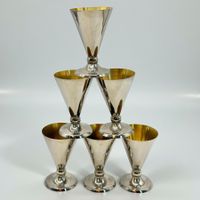 Lot 6 verres à liqueur Arthur Krupp Berndorf en inox doré