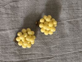 Clip-on earrings pale yellow bead cluster vintage style