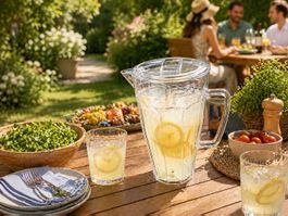 Transparente Karaffe mit Deckel – Wasserkrug
