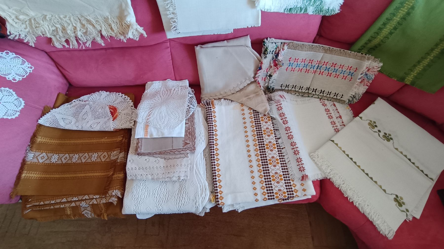 Alle Dekorationen: Handgestickte Tischwäsche-Sammlung; das große Balkanpaket – Gebraucht aus Baden von zuppel 1