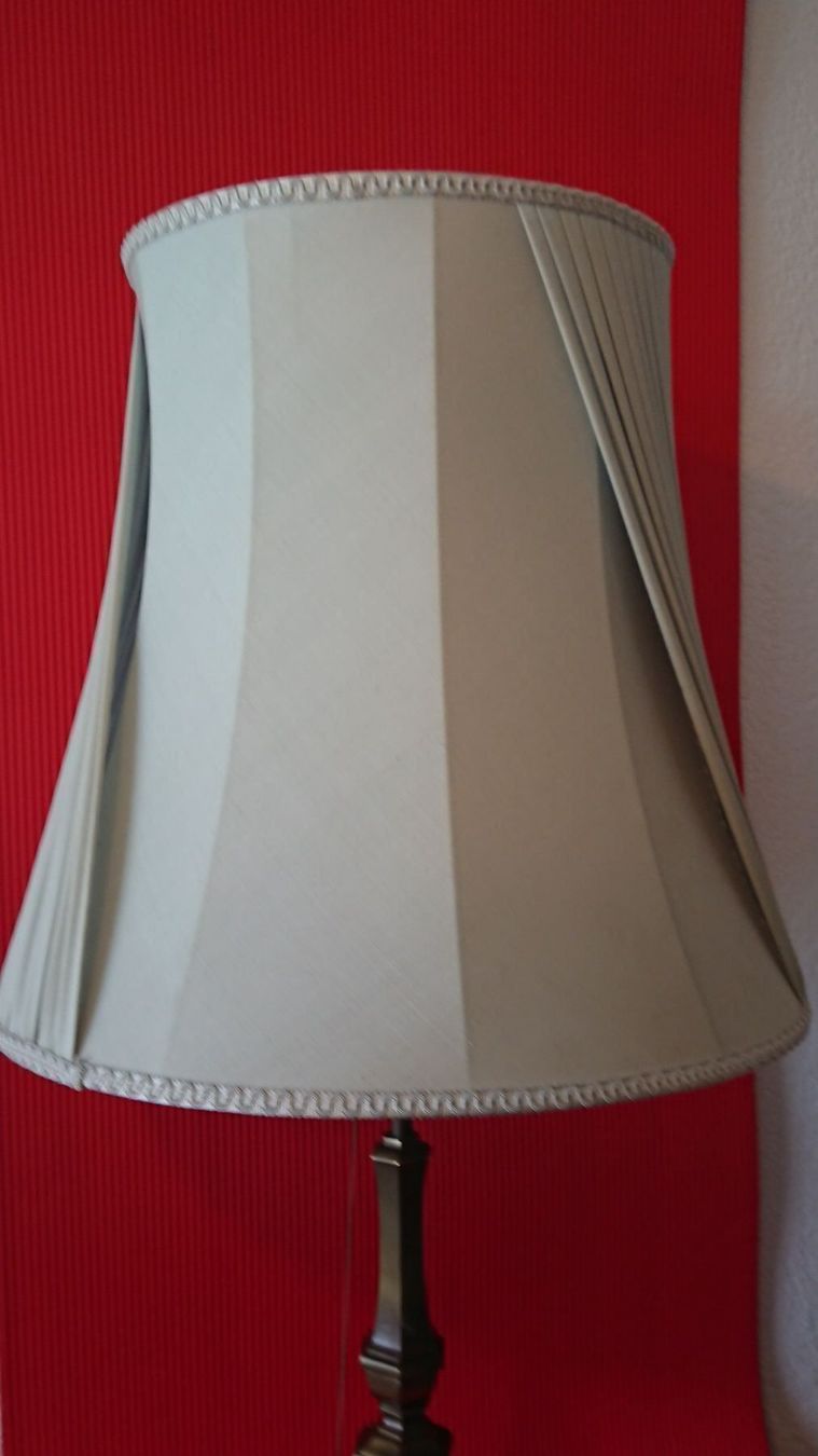 Lampade: Tischlampe mit Messingfuss – Usato da Rorschacherberg venduto da a.mang 5