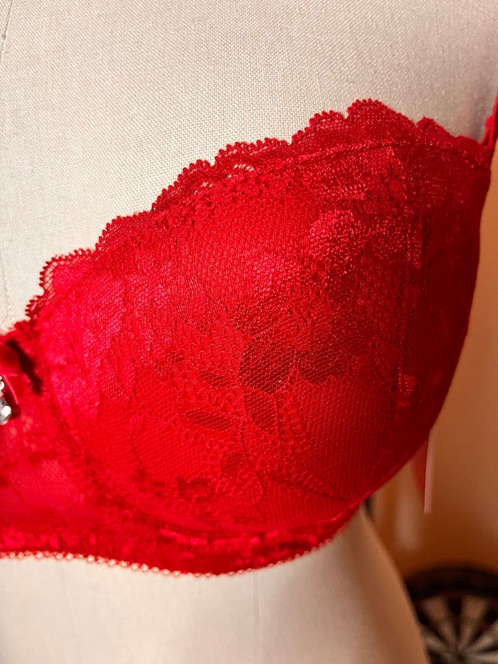 Altra biancheria intima: Bügel-BH, s.OLIVER, Grösse 70D, Farbe Rot – Nuovo e nell'imballaggio originale da Rudolfstetten venduto da gst_g7xl 2
