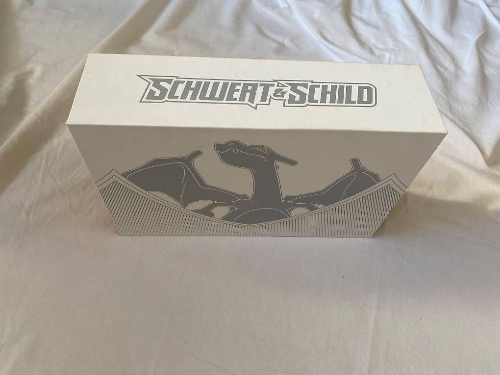 Pokémon Carte collezionabili: Leere Box Schwert und Schild Charizard/Glurak – Usato da Häutligen venduto da Konvolut_Shop_CH 1