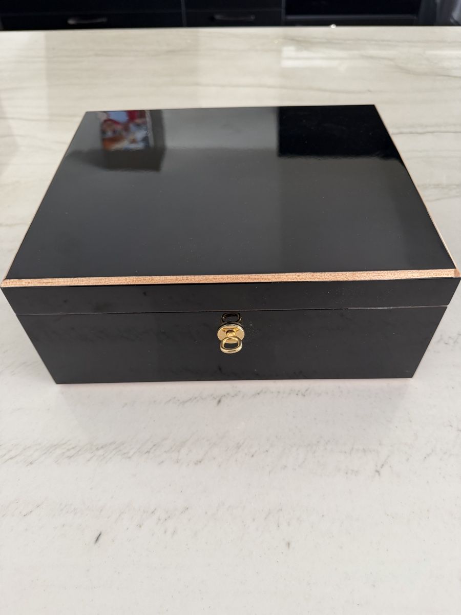Adorini Humidore: Humidor Adorini Milan medium deluxe – Neu (gemäss Beschreibung) aus Safenwil von Corahund 1