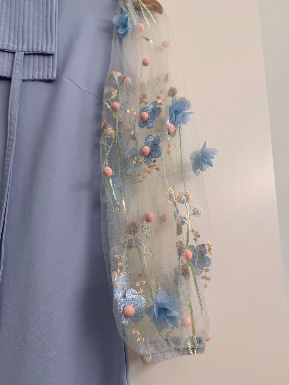 Shein Kleider: Kleid mit Blumenapplikationen und Puffy-Ärmeln – Gebraucht aus Dietikon von dia_bkv5 1