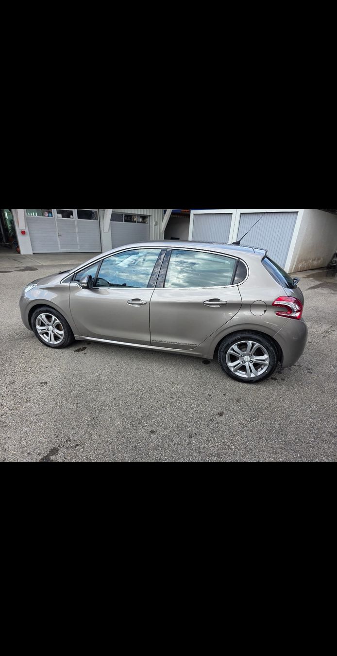 Peugeot Automobili: Peugeot 208 diesel 1.6 – Usato da Fribourg venduto da cbu_q7ck 4