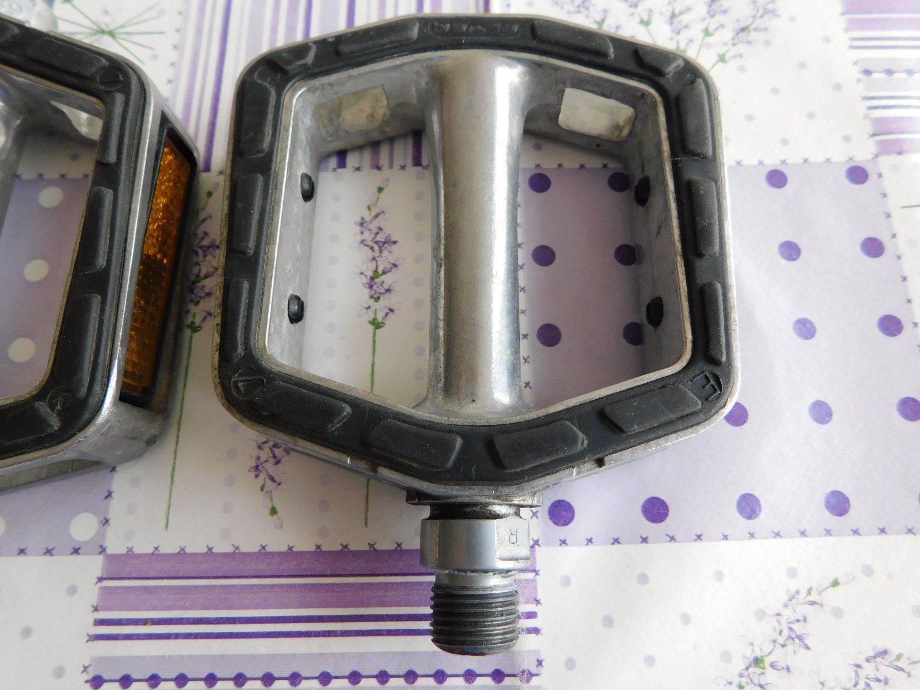 Ersatzteile: 2 Velopedale mit einer Klingel – Gebraucht aus Strengelbach von Wedi73 9