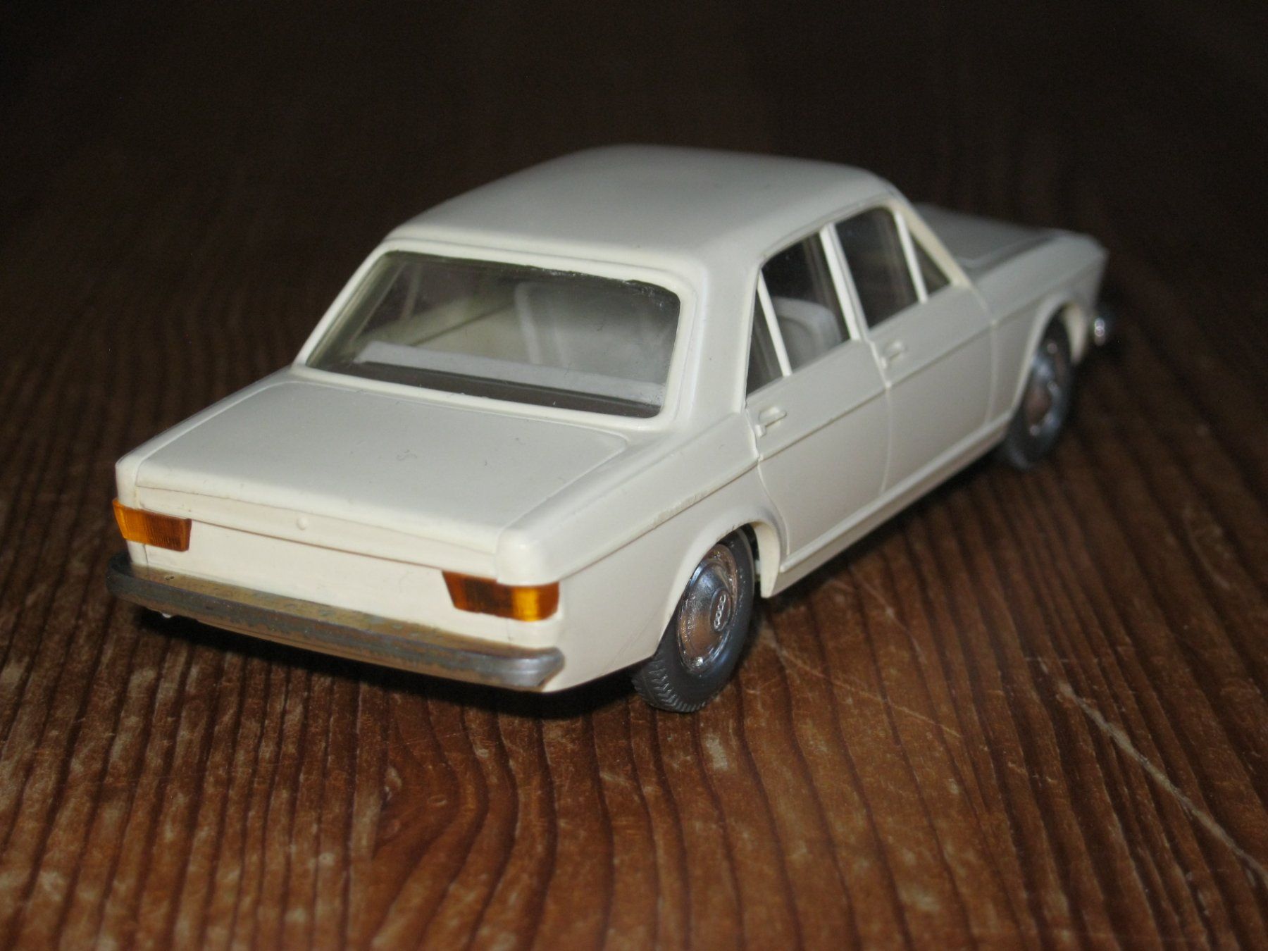 Audi Modellini d'auto: Audi 100 LS 1:40 Cursor Modell 968 hell-beige ohne OVP – Usato da Utzenstorf venduto da jue_5d6l 7