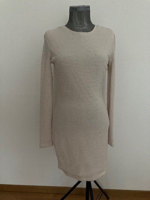 Kleider: Robe  beige dos nu, taille 38 – Gebraucht aus Marin-Epagnier von rchouchouu