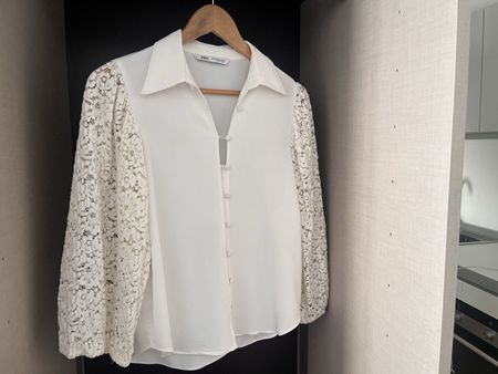 Zara camicia bianca con maniche in pizzo floreale – XS