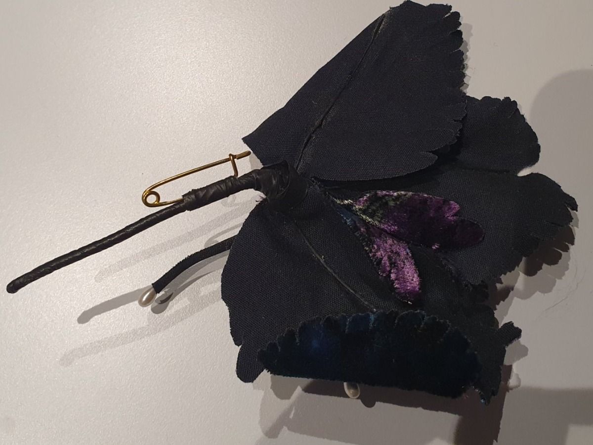 Broschen & Nadeln: Brosche Blumen, schwarz, bunt, gross, Vintage – Gebraucht aus Heinrichswil von sabi2809 3
