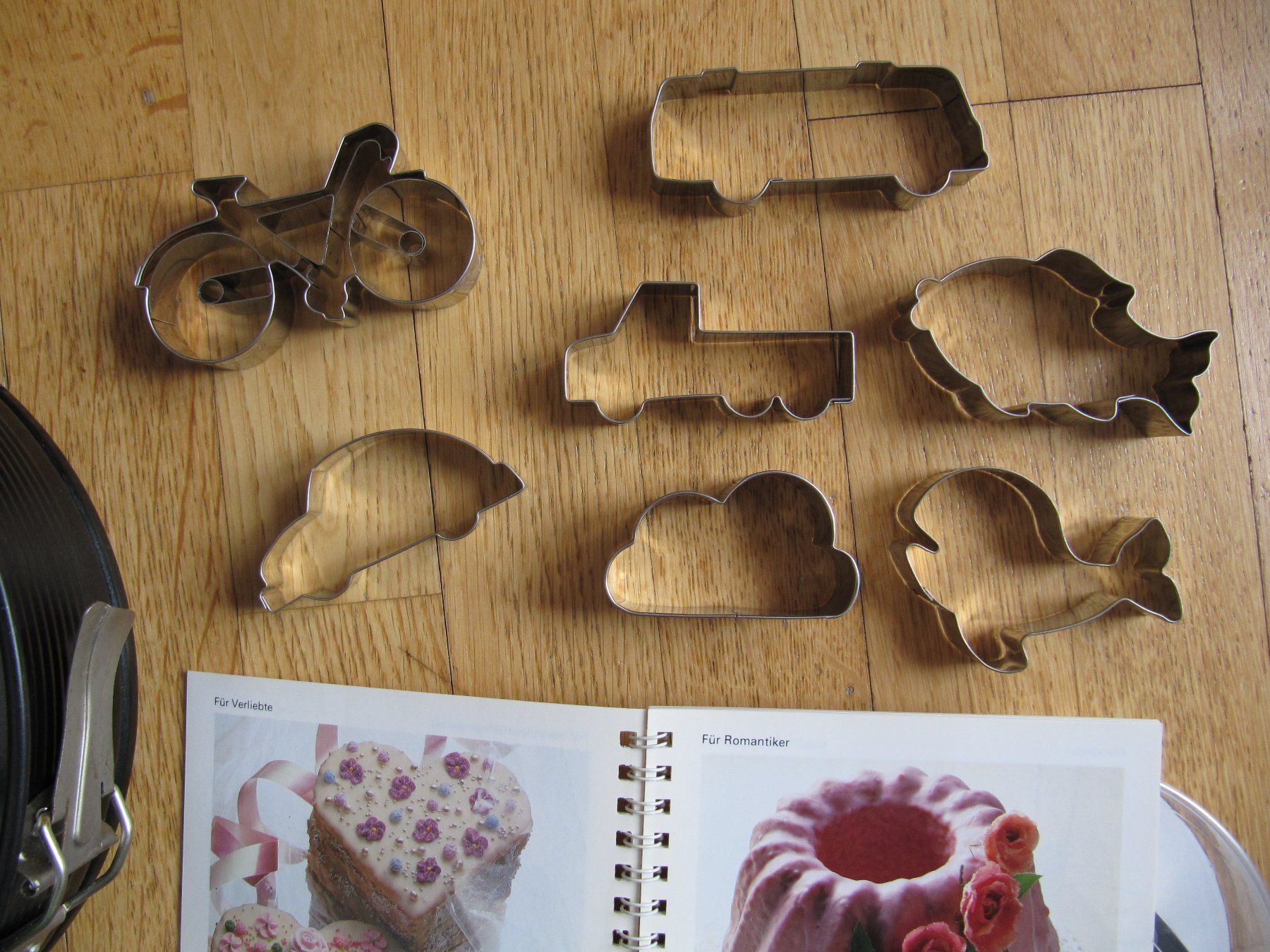 Moules à gâteaux: BackSet mehrteilig: Springform 24 cm + Ausstecher + Büchlein – Neuf (Voir description) à Würenlos par AustralisZ 2