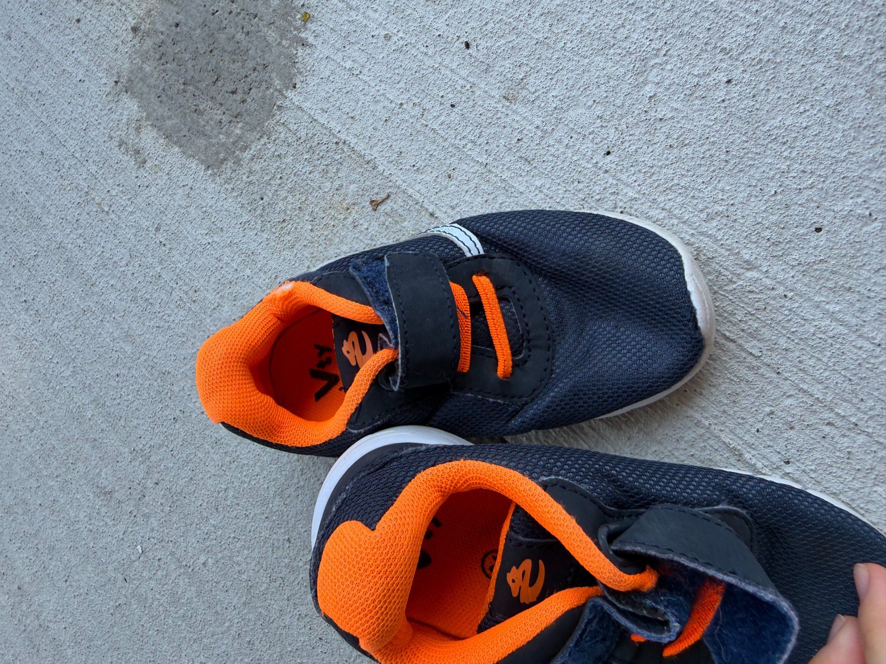 Scarpe per ragazzi: Kinderschuhe Grösse 24 dunkelblau orange – Usato da Riehen venduto da ann_76jw 3