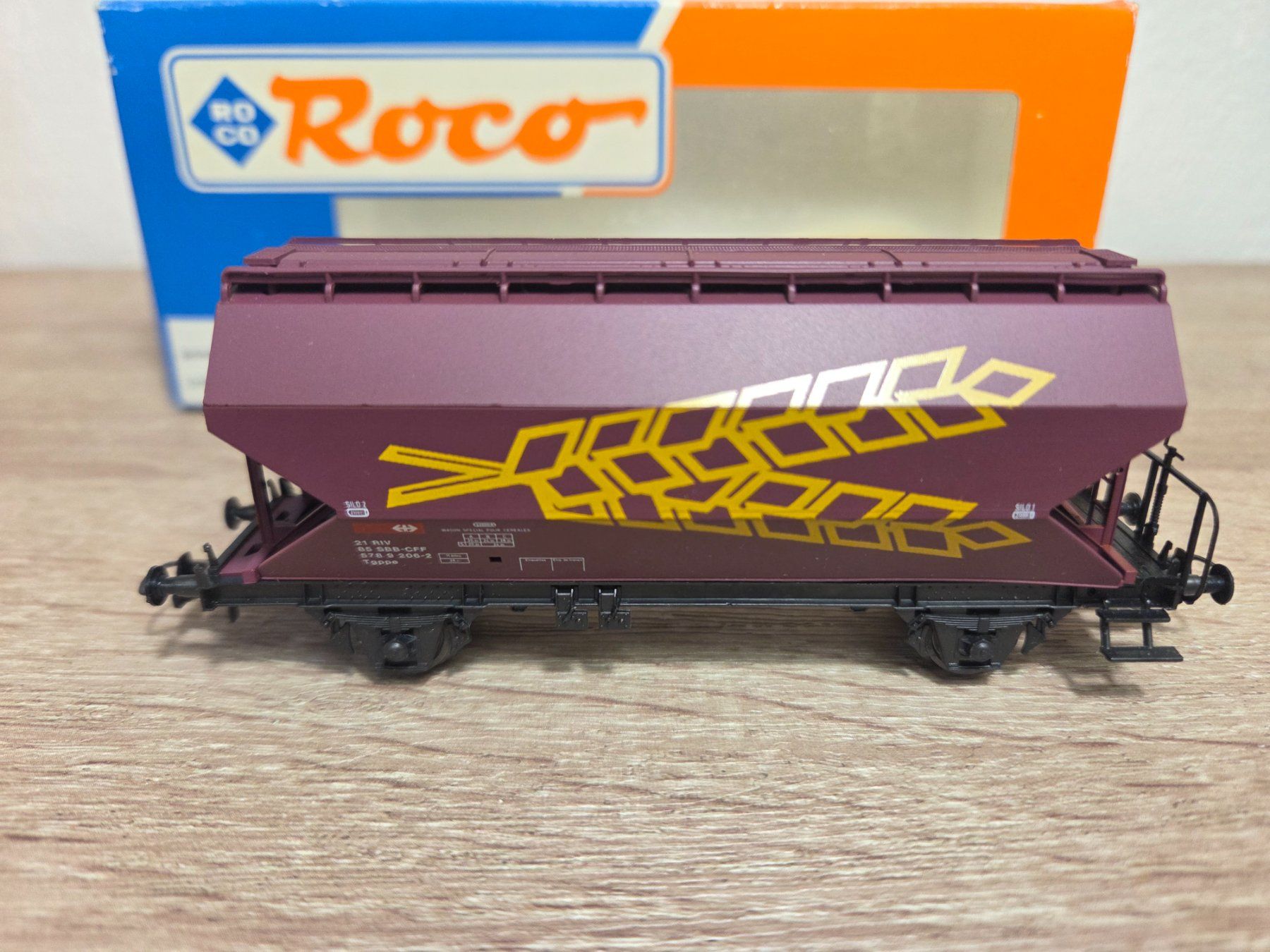 Roco Modellini di ferrovie: Roco 291025 Silowagen SBB H0 – Nuovo e nell'imballaggio originale da St-Aubin-Sauges venduto da Lo_Go 1