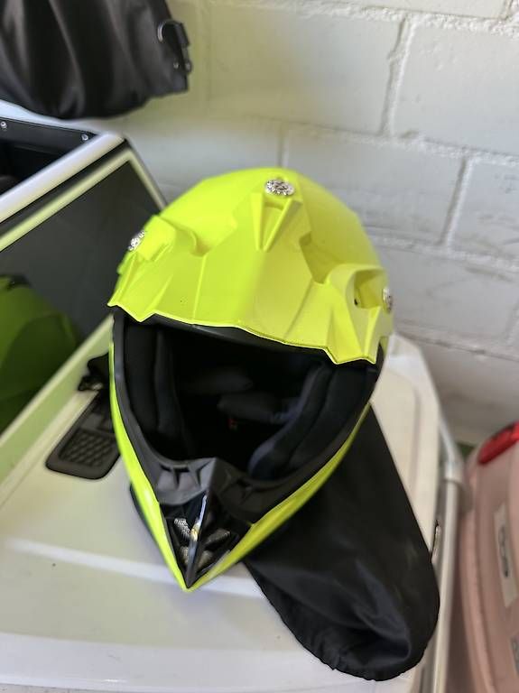 Caschi & visiere: Sturzhelm – Usato da Zuchwil venduto da Nik9093