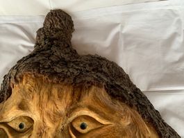 Grosse geschnitzte Holzmaske, als Wanddekoration
