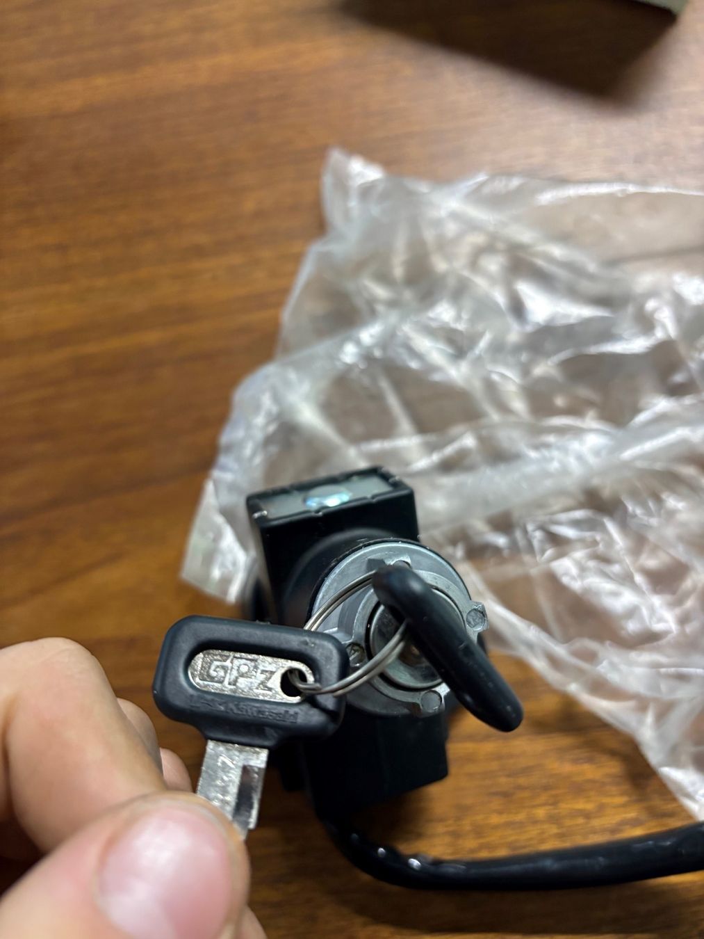 Tutti i ricambio per moto: Zündschloss Kawasaki GPZ600R – Nuovo (secondo la descrizione) da Landquart venduto da pet_l2dm 2