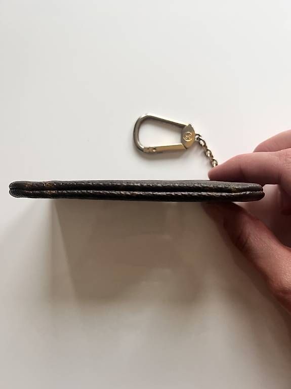 Sacs femmes: Louis Vuitton Pochette Cles  Monogram Canvas – D'occasion à Schwerzenbach par Sarah_Schwerzenbach 3
