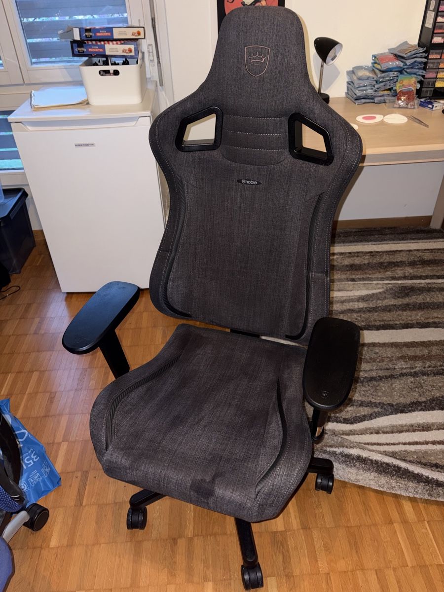 Noblechairs Stühle: Gamingstuhl – Gebraucht aus Lyss von Omiira