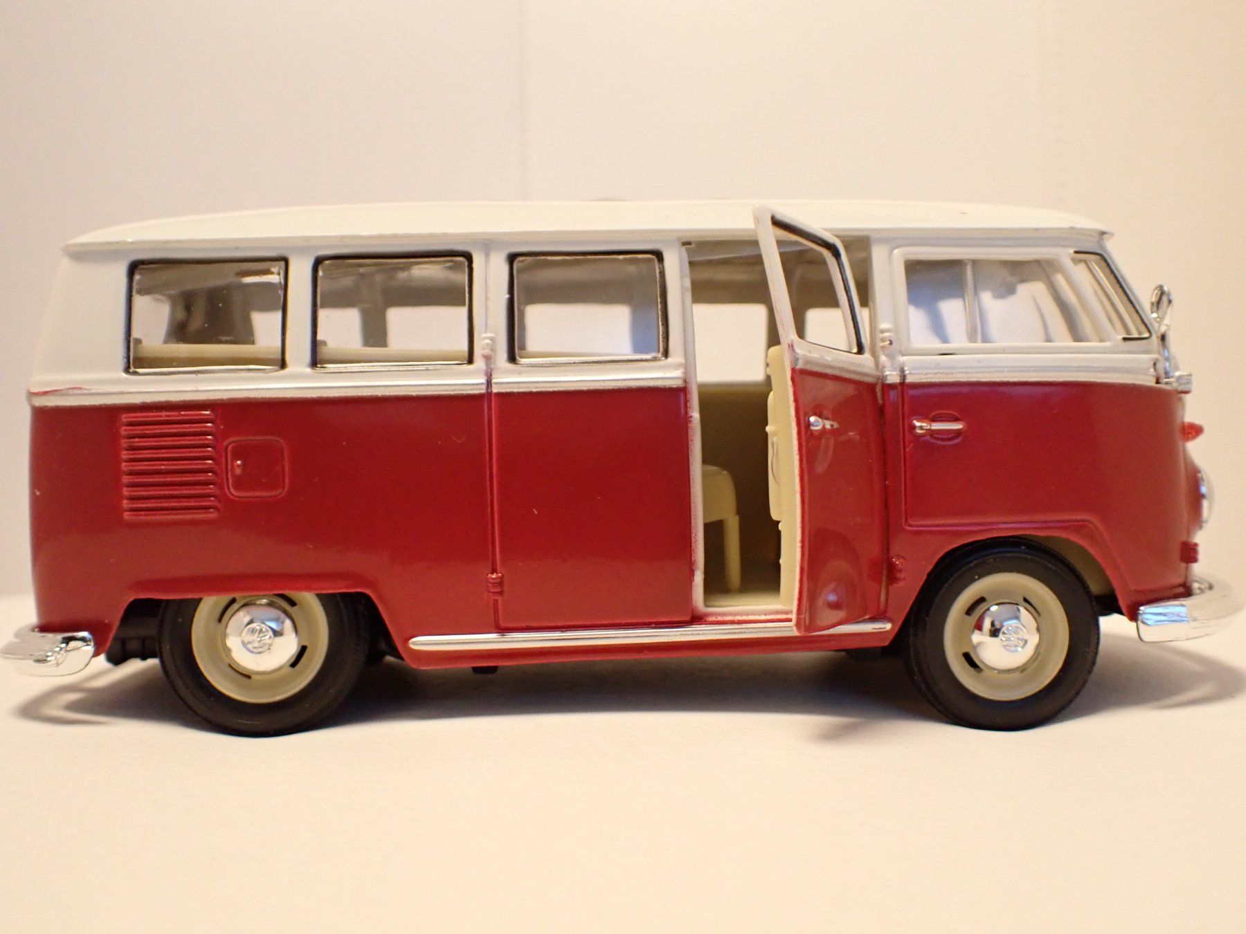 Volkswagen Modellautos: VolksWagen T1 Bus  1963 – Gebraucht aus Zürich von ikaufen 1