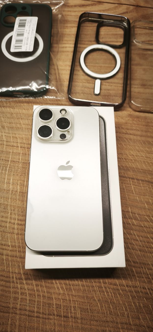 Apple Portables: iPhone 15 Pro  – D'occasion à Stallikon par brezel28 3