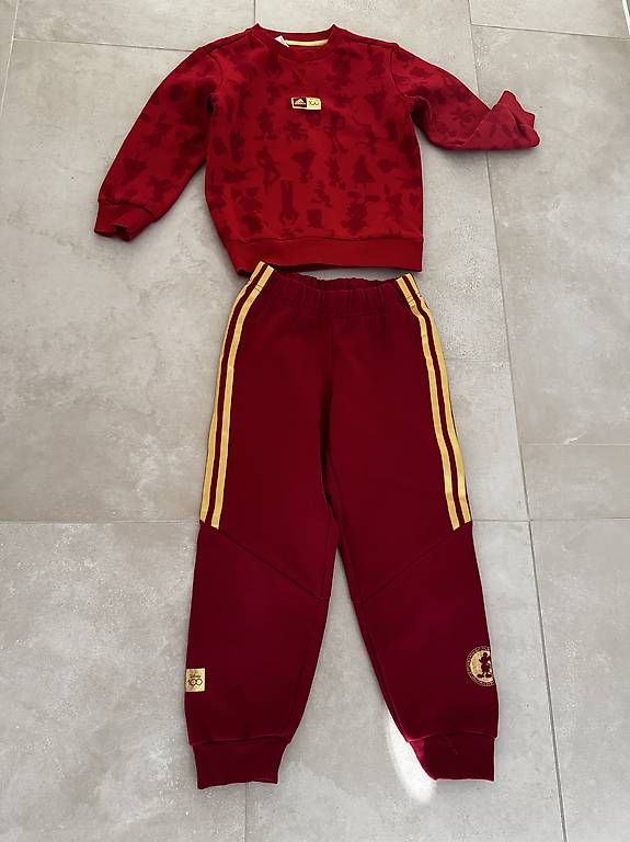 Lotti & Set di vestiti: Adidas Kindertrainer von Disney – Usato da Frauenfeld venduto da OliviaMartina