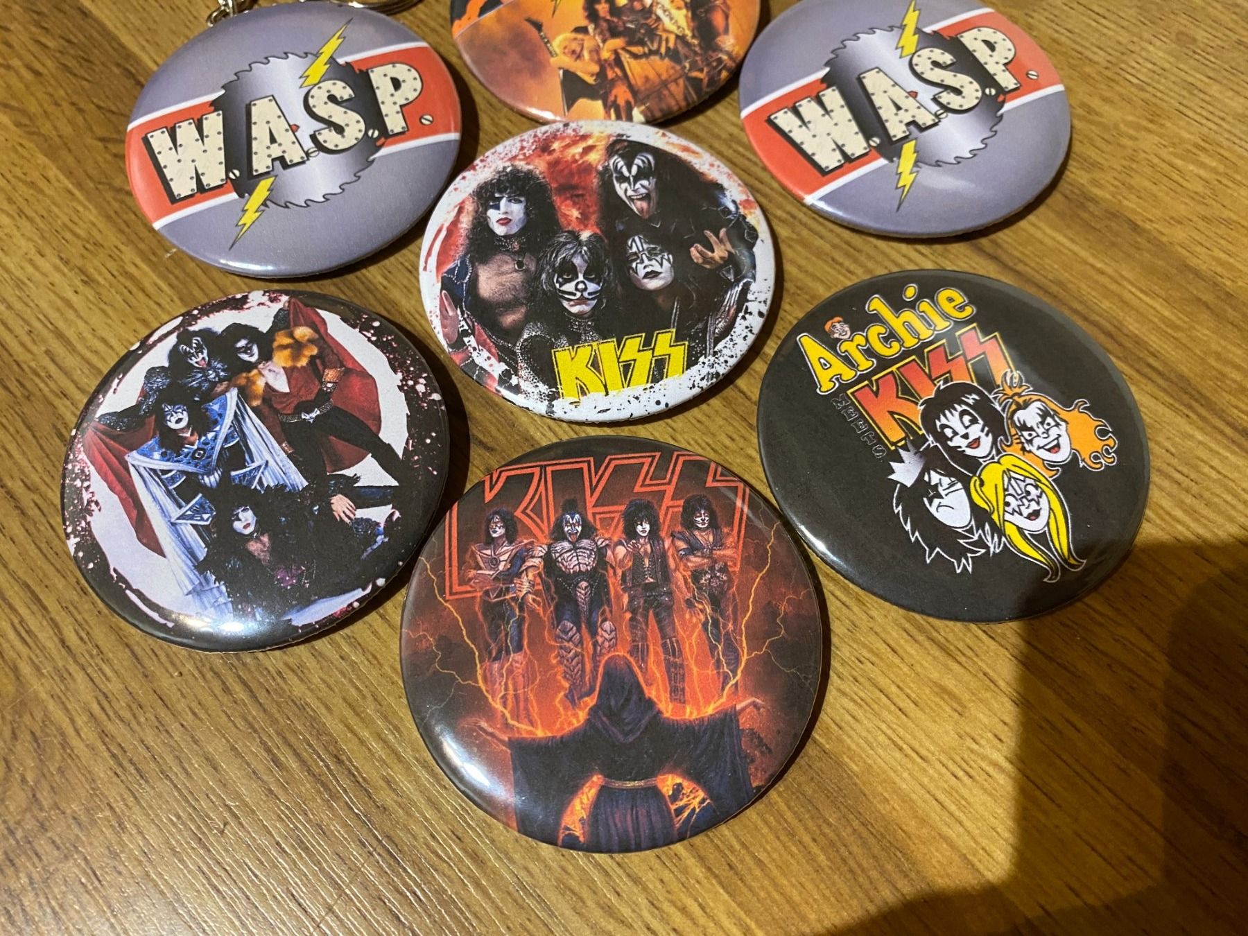 Plaketten & Abzeichen: Kiss,WASP Flaschenoeffner,Magnete,Anstecker – Neu (gemäss Beschreibung) aus Basel von FatCatPacksTheRatt 2