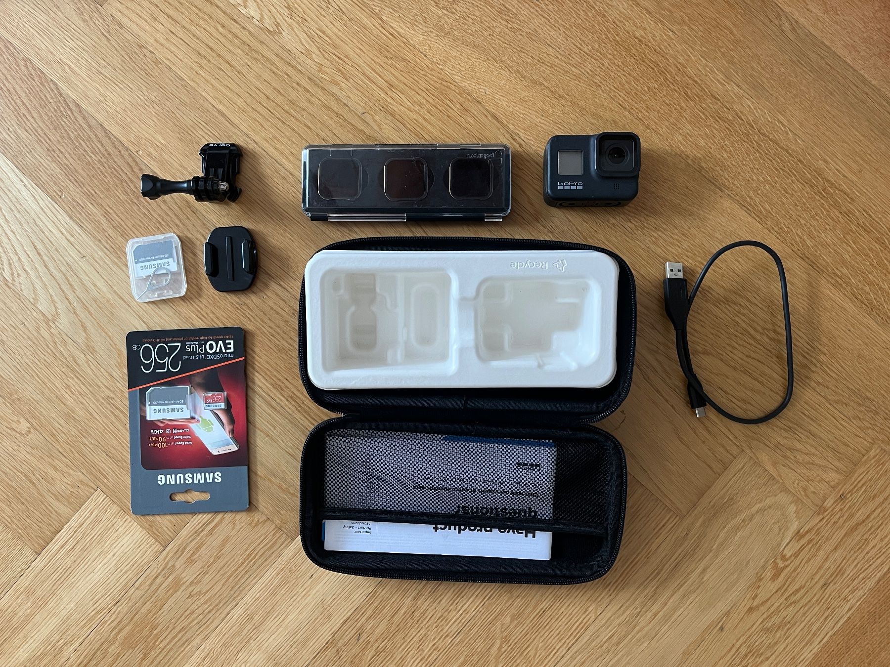Gopro Action Cam: GoPro HERO 8 Black Set mit Zubehör – Usato da Zürich venduto da bretxo 3