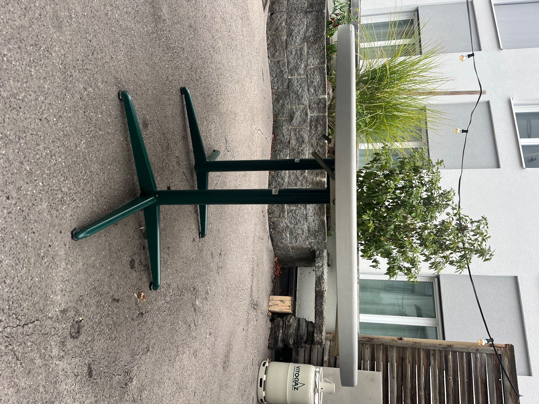 Tables: Ausziehbarer Gartentisch Oval + Stühle – D'occasion à Weinfelden par son_pyp8