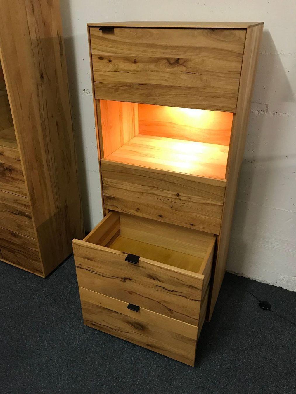 Vetrine: Vitrine ZERRO Wildkernbuche massiv 60 cm – Nuovo (secondo la descrizione) da Unterentfelden venduto da moebelrufli 2