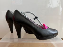 Schwarze Leder Pumps Nieten, Gr. 40, Luciano Zemma, Venezia