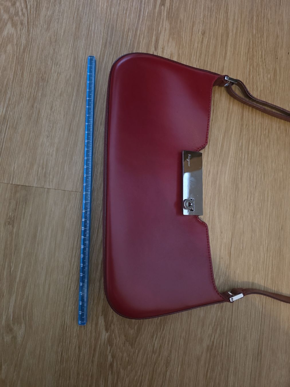Salvatore Ferragamo Taschen für Damen: Salvatore Ferragamo Schultertasche – Gebraucht aus Luzern von juli.star 4