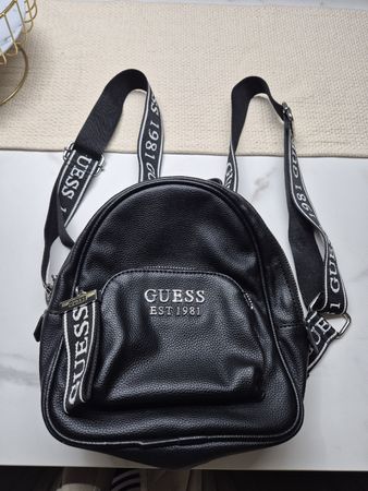 Guess Rucksack schwarz mit Logo-Trägern guter Zustand