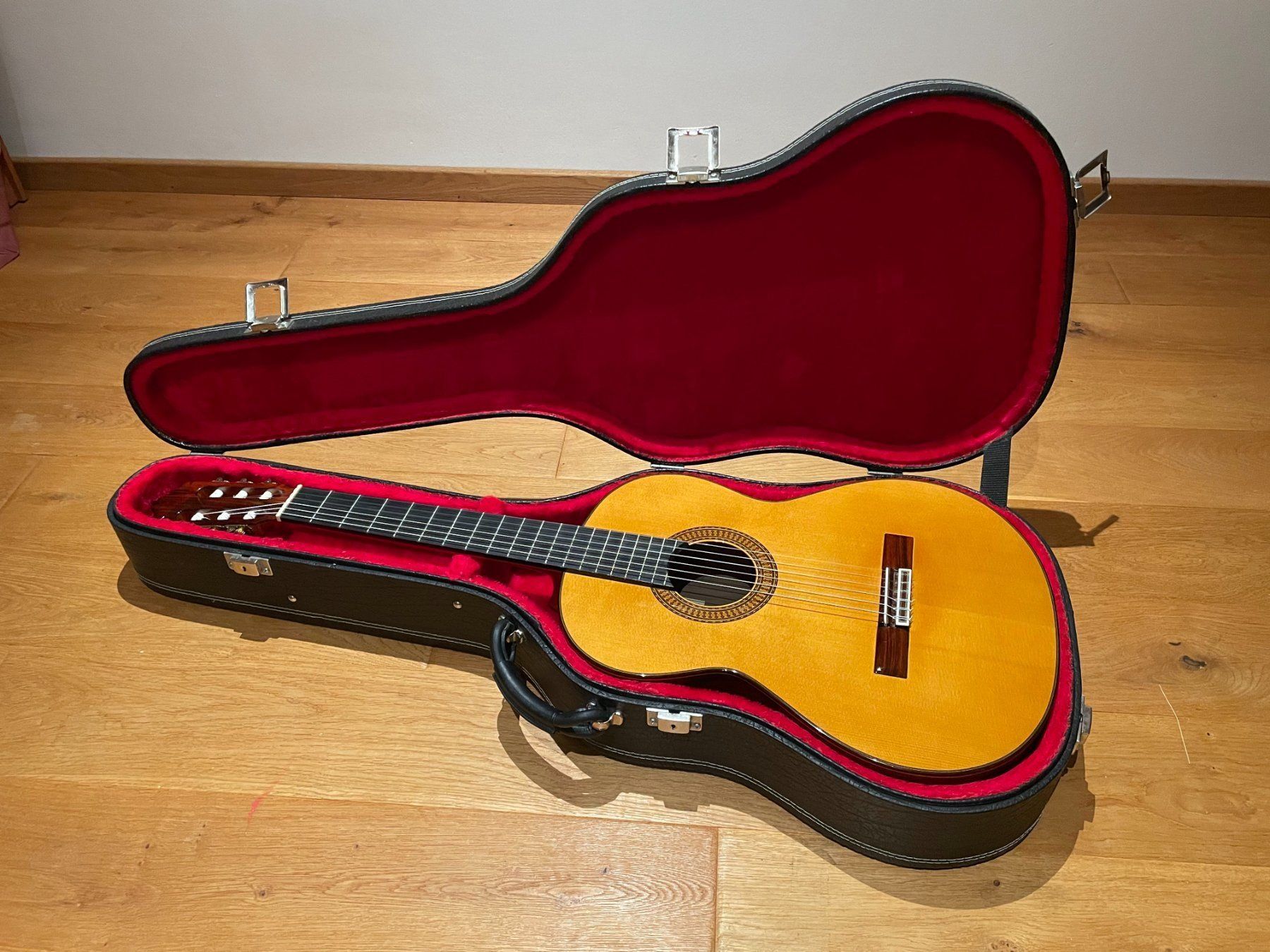 Alhambra Strumenti musicali: Guitarre Alhambra Jaime Julia 1996 – Usato da Flurlingen venduto da luisxp 2