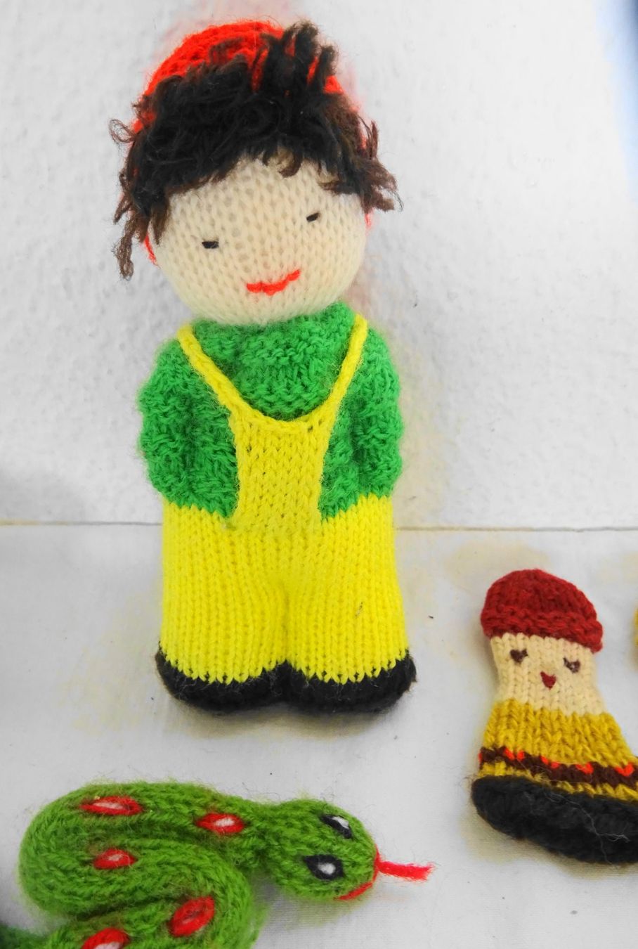 Bambole: Handgestrickte Fingerpuppen, 25er Set – Usato da Zürich venduto da Connie8 3