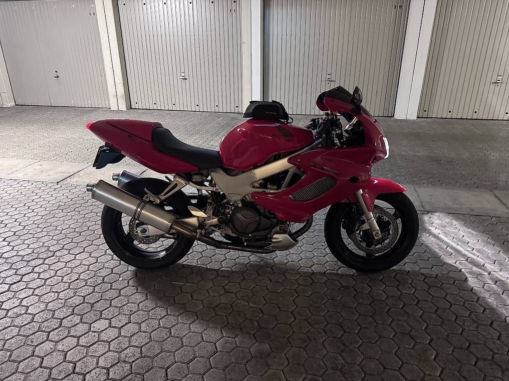 Strada: Wunderschöne honda vtr 1000 f ab mfk – Usato da Volketswil venduto da mascalzone-latino 1