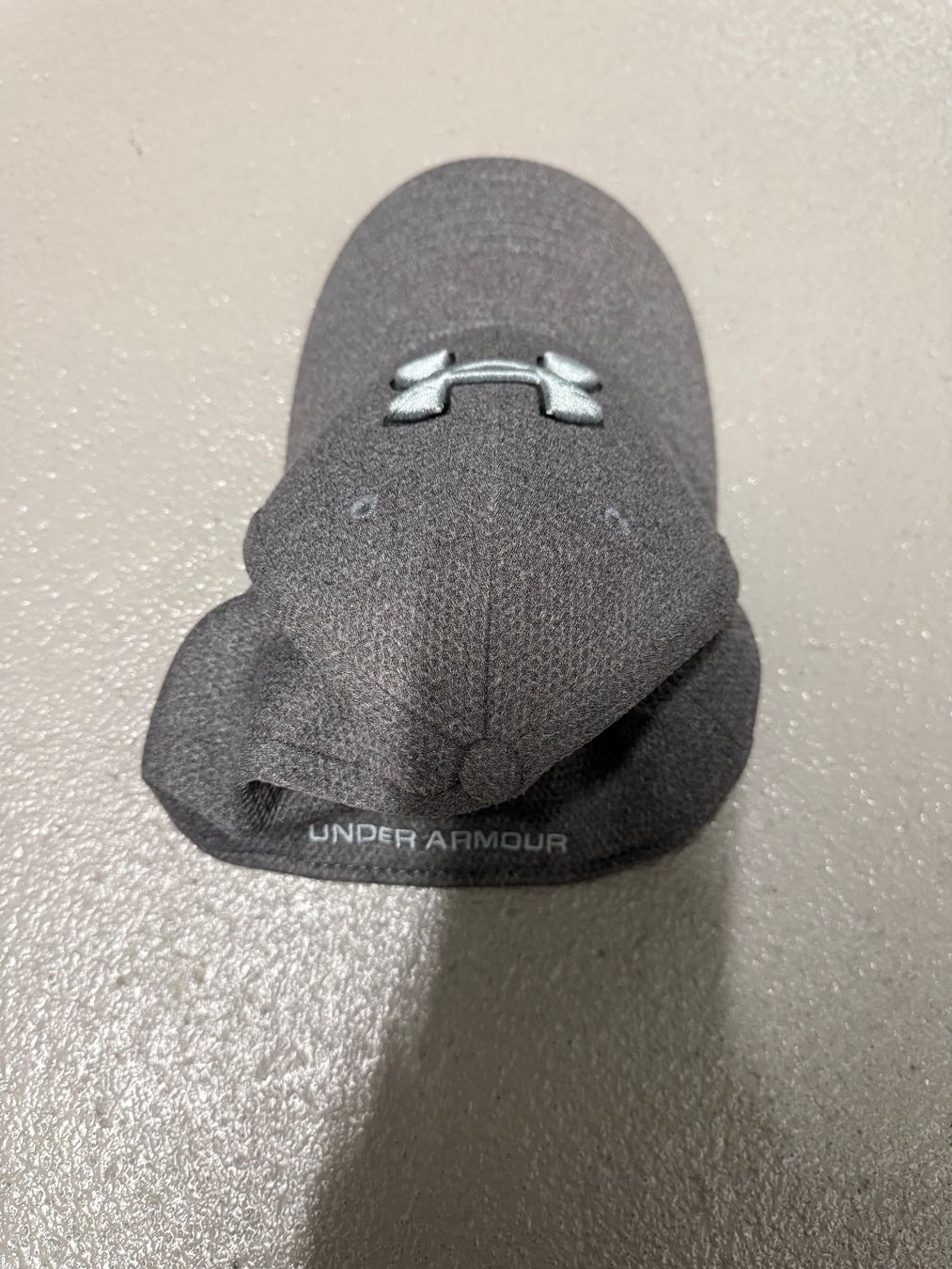 Copricapi, berretti & cappellini: Under Armour Hut / Cap in Grau, Grösse L – Usato da Altbüron venduto da MrApplePro 1