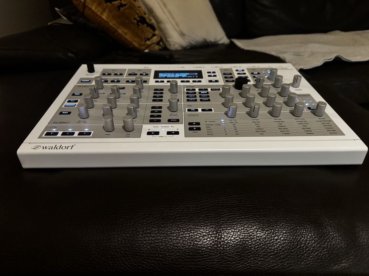 Waldorf Strumenti musicali: Waldorf Kyra - 128 Voice Desktop Synthesizer – Usato da Zürich venduto da 1cut2 6