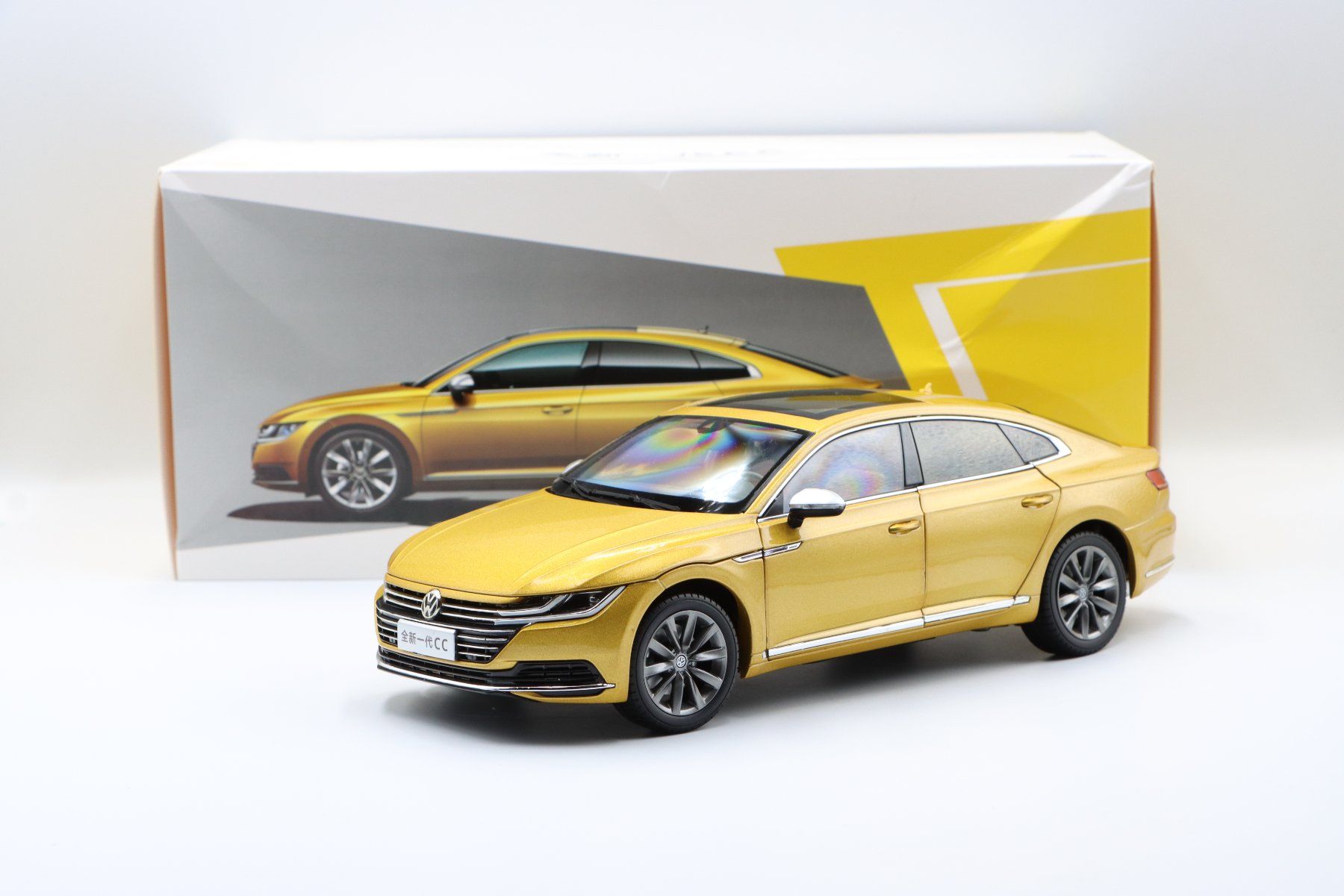 Volkswagen Modellini d'auto: VW Arteon CC 2018 1:18 Paudi Model – Nuovo e nell'imballaggio originale da Bühl b.Aarberg venduto da modelldiecast