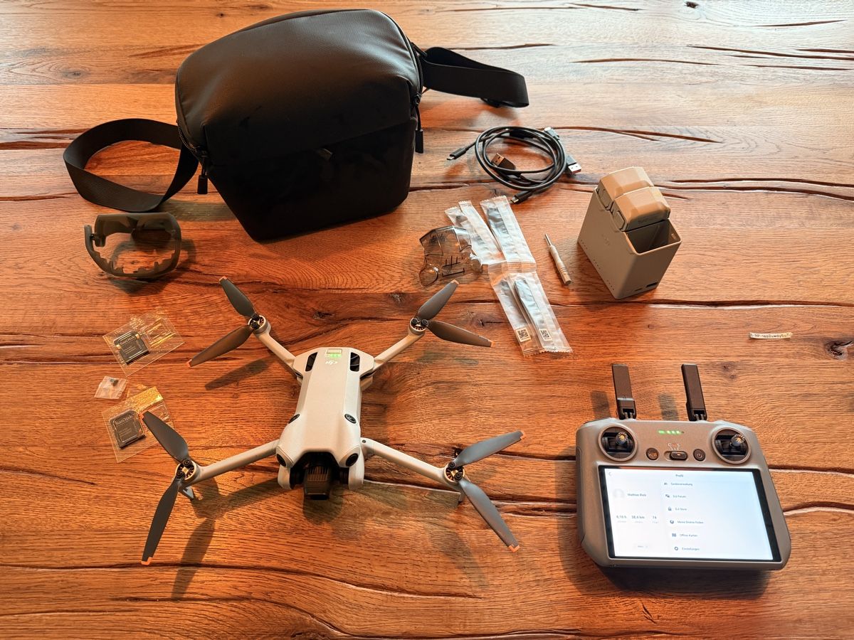 DJI RC Modellbau: DJI Mini 4 Pro mit Fly More Combo  – Gebraucht aus Fällanden von Fernsehturm 1