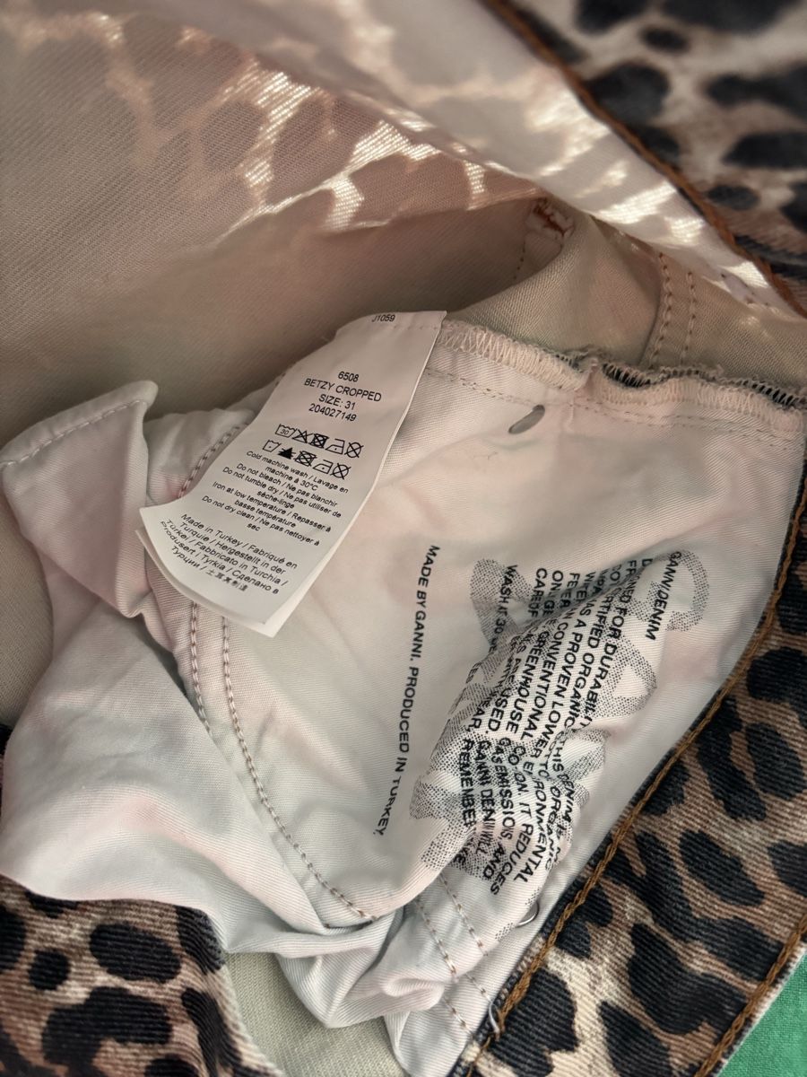 Jeans: Ganni Leopard Betzy Cropped Jeans – Usato da Möriken AG venduto da cavapermis 4