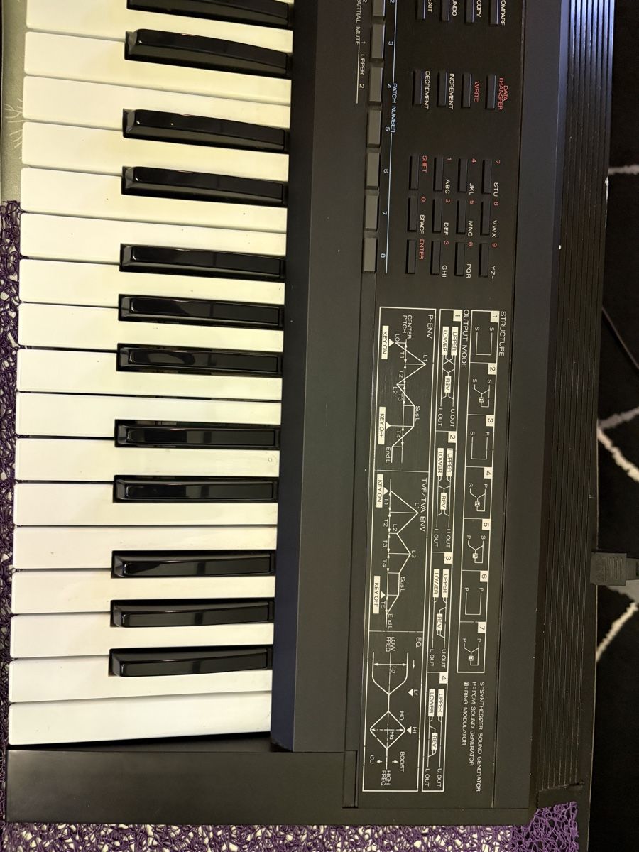 Roland Strumenti musicali: Clavier Roland D-50, synthétiseur – Usato da Porrentruy venduto da qwentoz 4