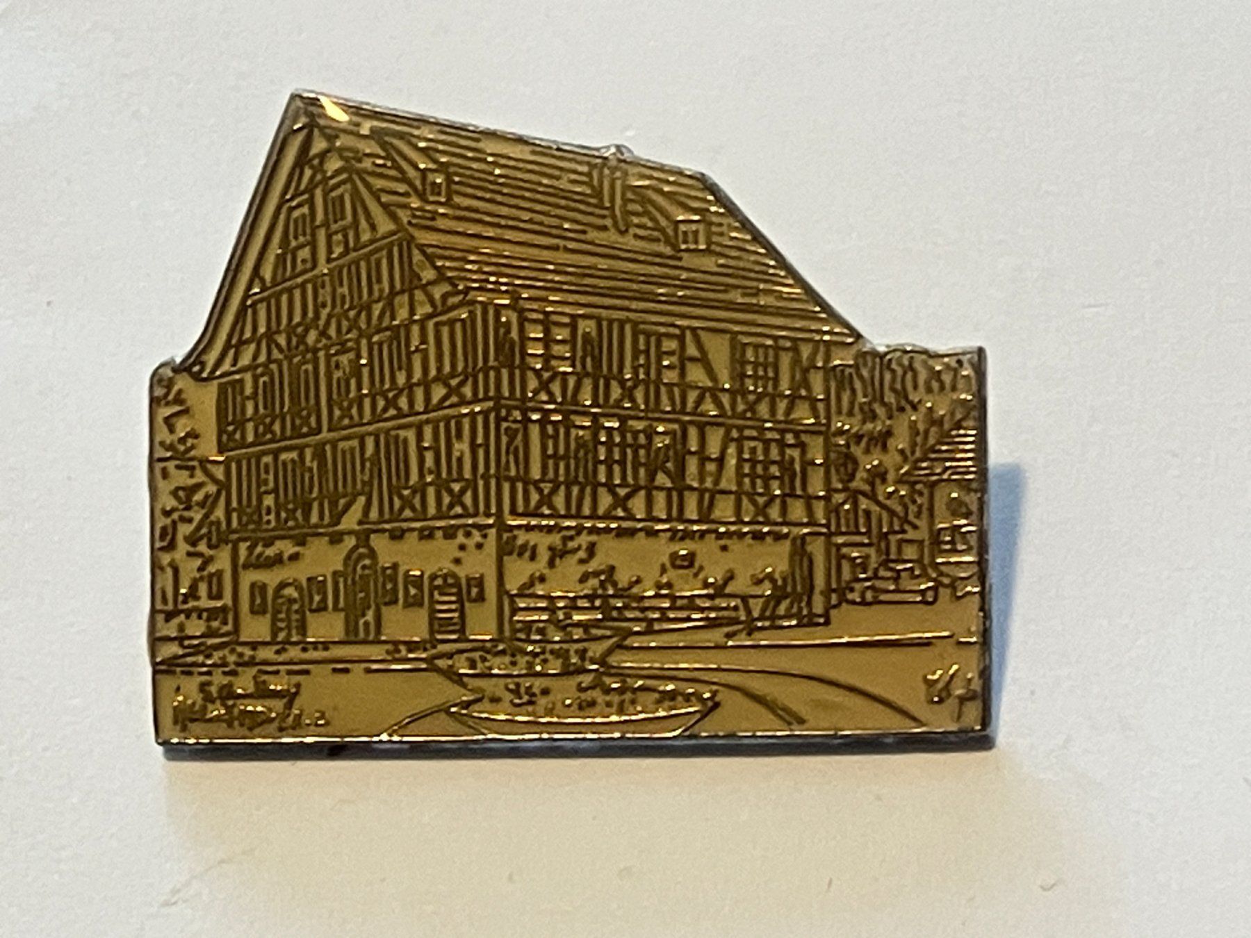 Placchette & Badge: 1 Pin Fachwerkhaus – Usato da Basel venduto da djwwpp