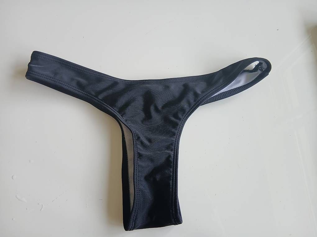 Costumi da bagno & Bikini: Damen Badehose (String) M, Grösse 38/40 – Usato da Zürich venduto da Metatron2022. 1