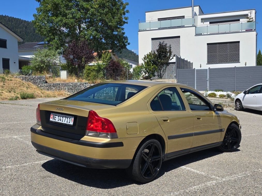 Volvo Automobili: S60 D5 Manual – Usato da Peseux venduto da tch_7l5b