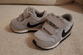 Nike Kinderschuhe Gr.19.5 Grau mit Klettverschluss