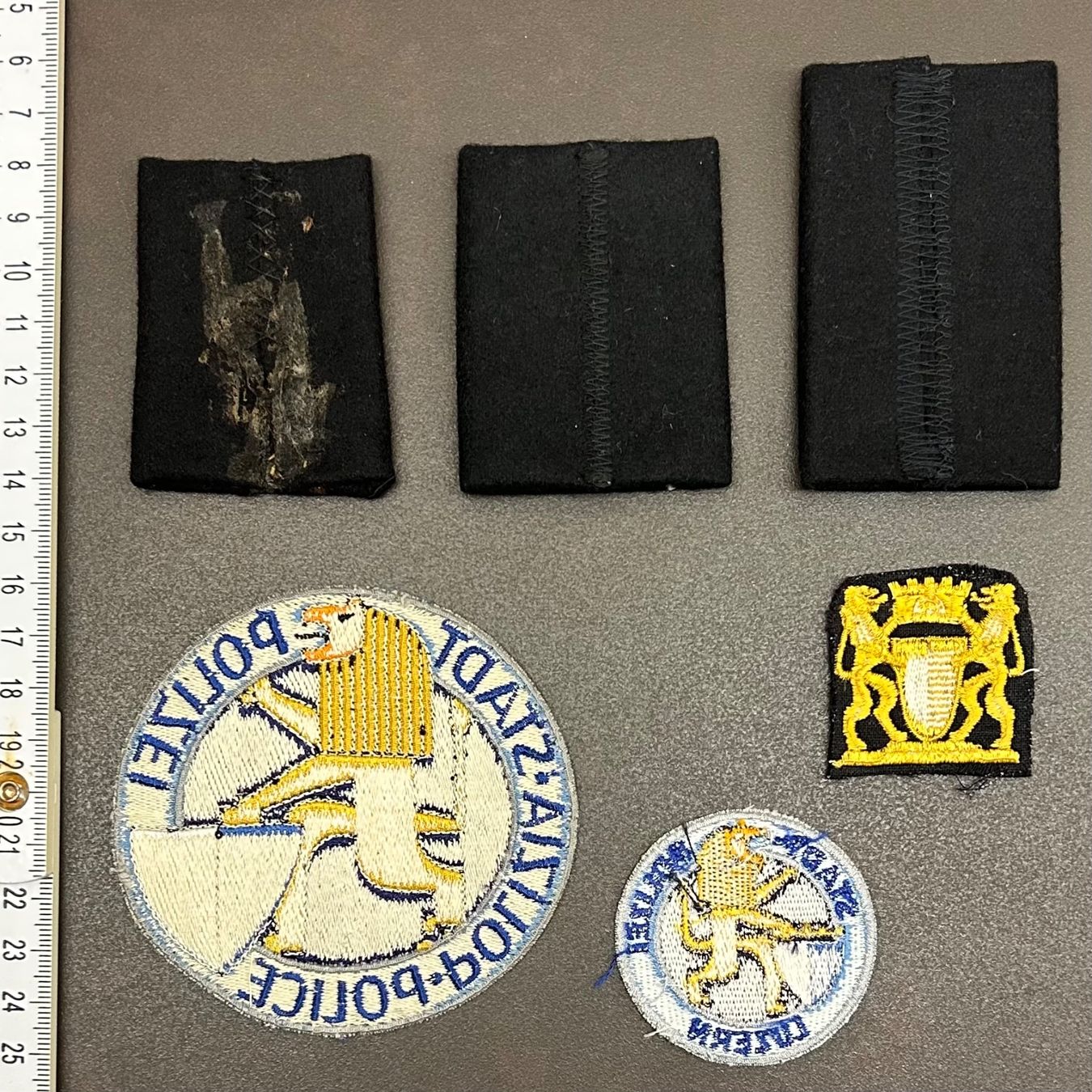 Toppe: Polizei: Original Abzeichen und Patten Stadtpolizei Luzern – Usato da Hünibach venduto da Chatzestrecker 1